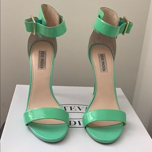 Steve Madden Shoe